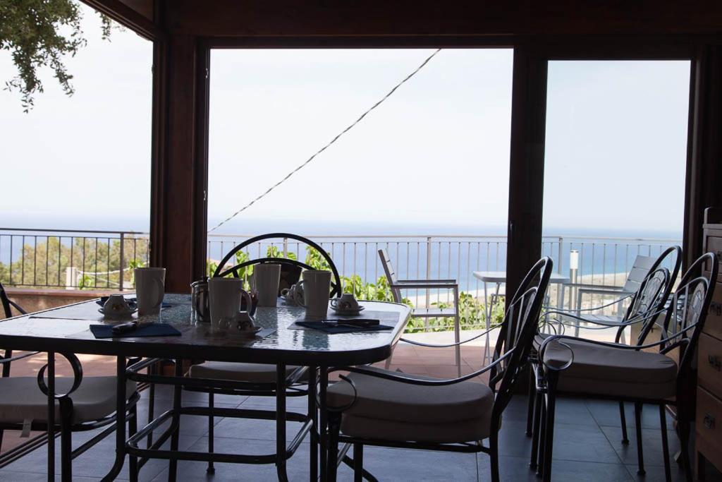 B&B Le Rose Del Tirreno 法勒纳 外观 照片